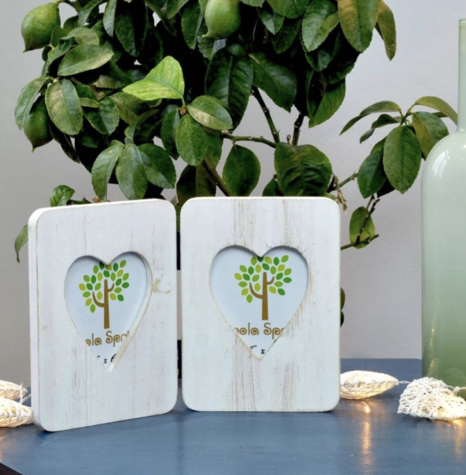 White Painted Driftwood Double Heart Rustic Hinged Photo Frame - Holding 2x 4 x 6 Photos